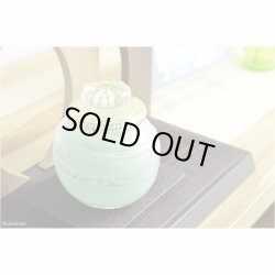 画像2: 国産・メモリアルボトル【吹きガラス骨壷・金箔・銀箔仕立：翠緑（すいりょく）】桐箱付き　手元供養、分骨　アッシュボトル　仏具　送料無料