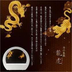 画像8: （予約注文開始 3月下旬出荷）節句飾り【端午の節句：国産五月人形　白銀（しろがね）上杉謙信兜・弓太刀飾り　木製丸型白ケース付】シルバー　かぶと飾り　兜飾り　節句人形　こいのぼり　五月飾り　菖蒲の節句　ケース飾り　こどもの日　送料無料