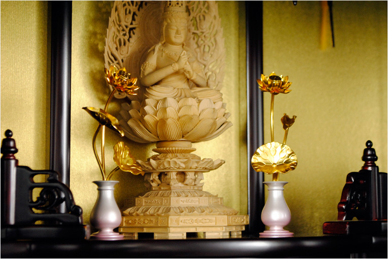 仏壇のご本尊前に 豆常花 豆具足花立セット 咲れんげ 3本立 2 5寸真鍮生地 小さく綺麗な金蓮華