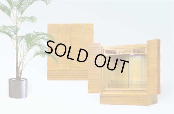 画像3: 現代調上置きタイプ【モダン仏壇：オアシス18号　本体タモ杢＋ゼブラ調】ミニ仏壇・小型仏壇　洋間・リビングにピッタリ　送料無料