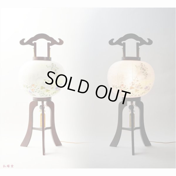 画像2: 特選　お盆提灯【岐阜提灯：大内行灯11号　桜調仕上げ・本絹製二重張り・手書き絵　秋草の薫（あきくさのかおり）】盆ちょうちん　行灯　盆用品　お盆飾り　新盆　初盆　色柄提灯　花柄提灯　迎え火　送り火