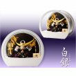 画像2: （予約注文開始 3月下旬出荷）節句飾り【端午の節句：国産五月人形　白銀（しろがね）上杉謙信兜・弓太刀飾り　木製丸型白ケース付】シルバー　かぶと飾り　兜飾り　節句人形　こいのぼり　五月飾り　菖蒲の節句　ケース飾り　こどもの日　送料無料