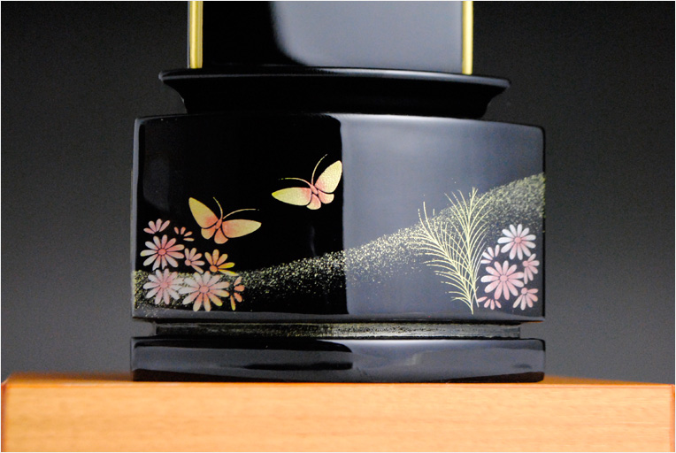 画像: 新感覚モダン蒔絵位牌【銀水-蝶4.0寸】送料無料