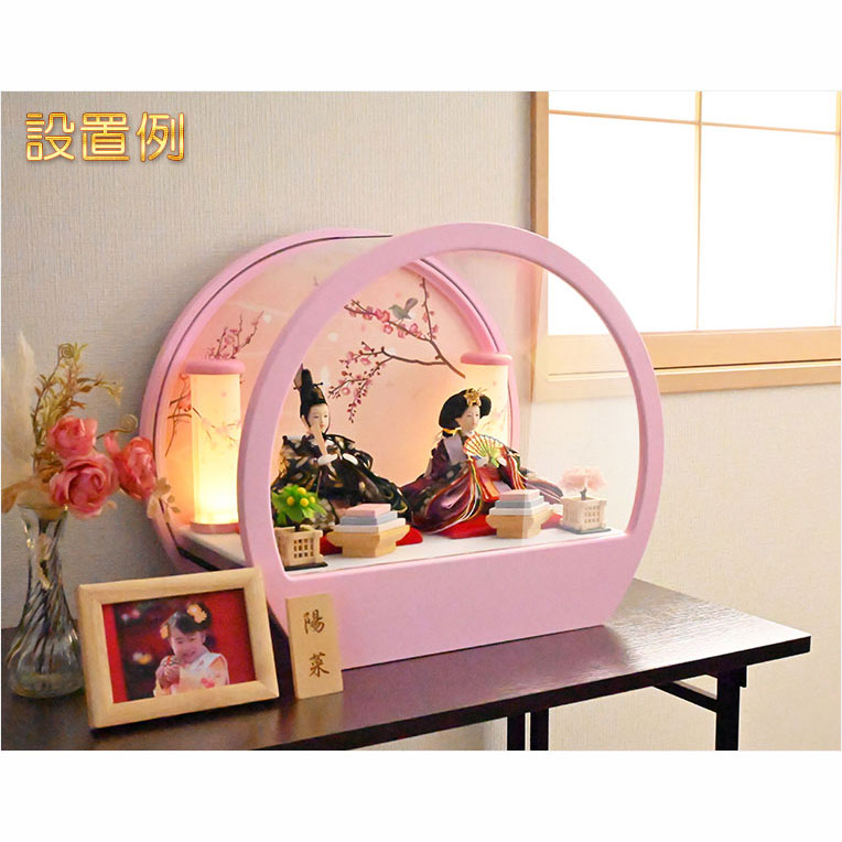 画像17: ひな祭り【コンパクト収納飾り：国産モダン雛人形・乃愛 （のあ）木製丸型アクリルケース・友禅と刺繍が優雅な紫衣装着】送料無料　ひなまつり　雛祭り　桃の節句　上巳　雛人形　ひな人形　ひな飾り　お雛さま　親王飾り　ケース飾り