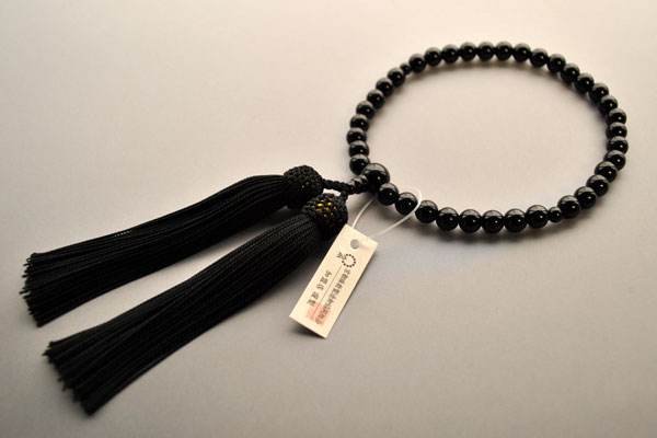画像: 仏壇供養に不可欠：京都数珠製造卸組合・女性用・ブラックオニキス・正絹頭房付